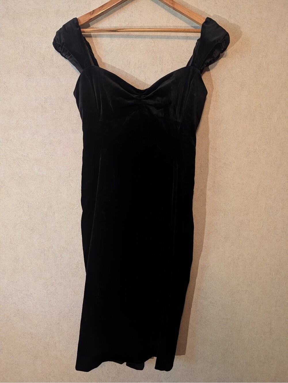 DIANE VON FURSTENBERG black velvet off the shoulder midi dress sz 10